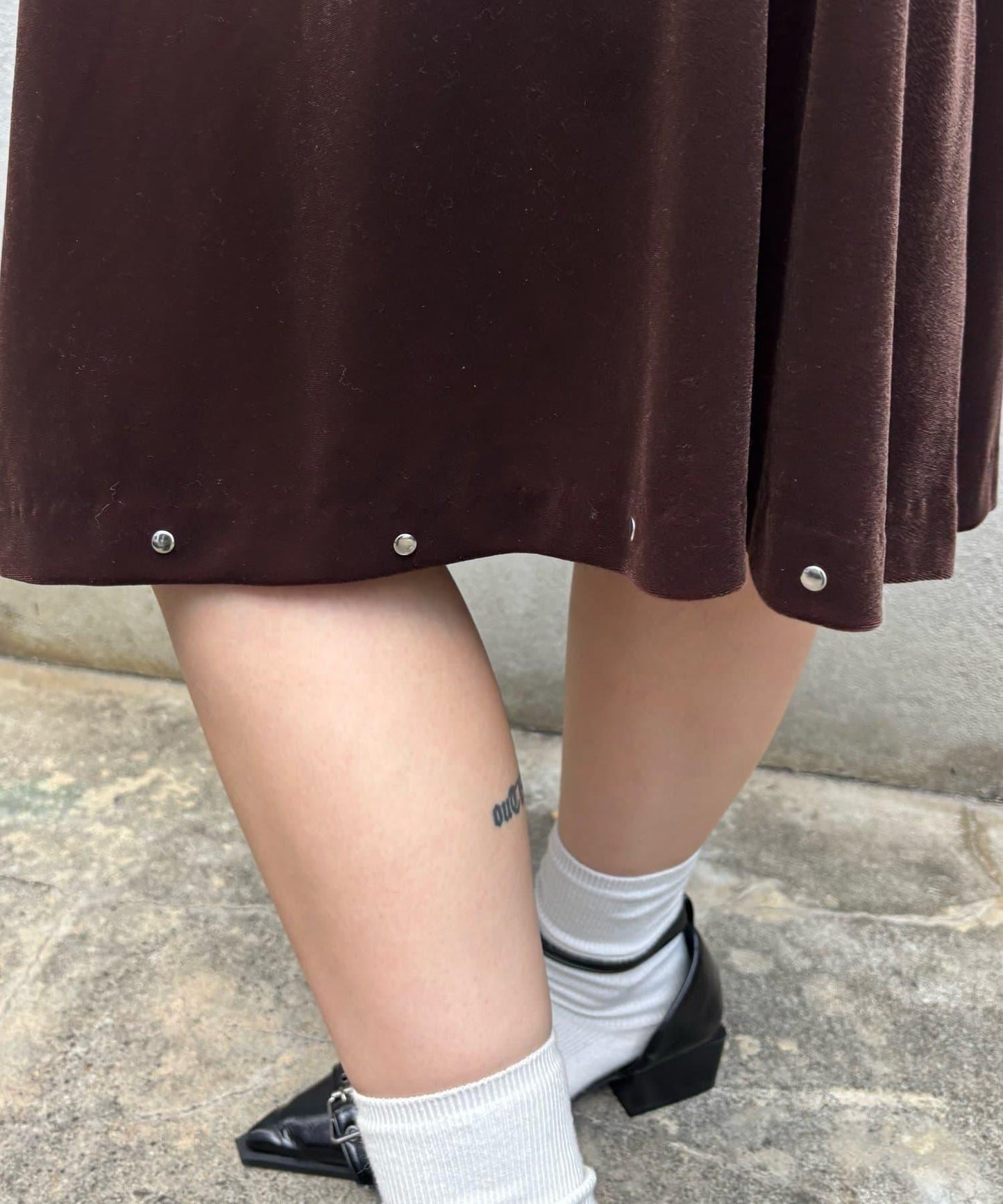 【WHO'S WHO gallery】天鵝絨鉚釘中長裙