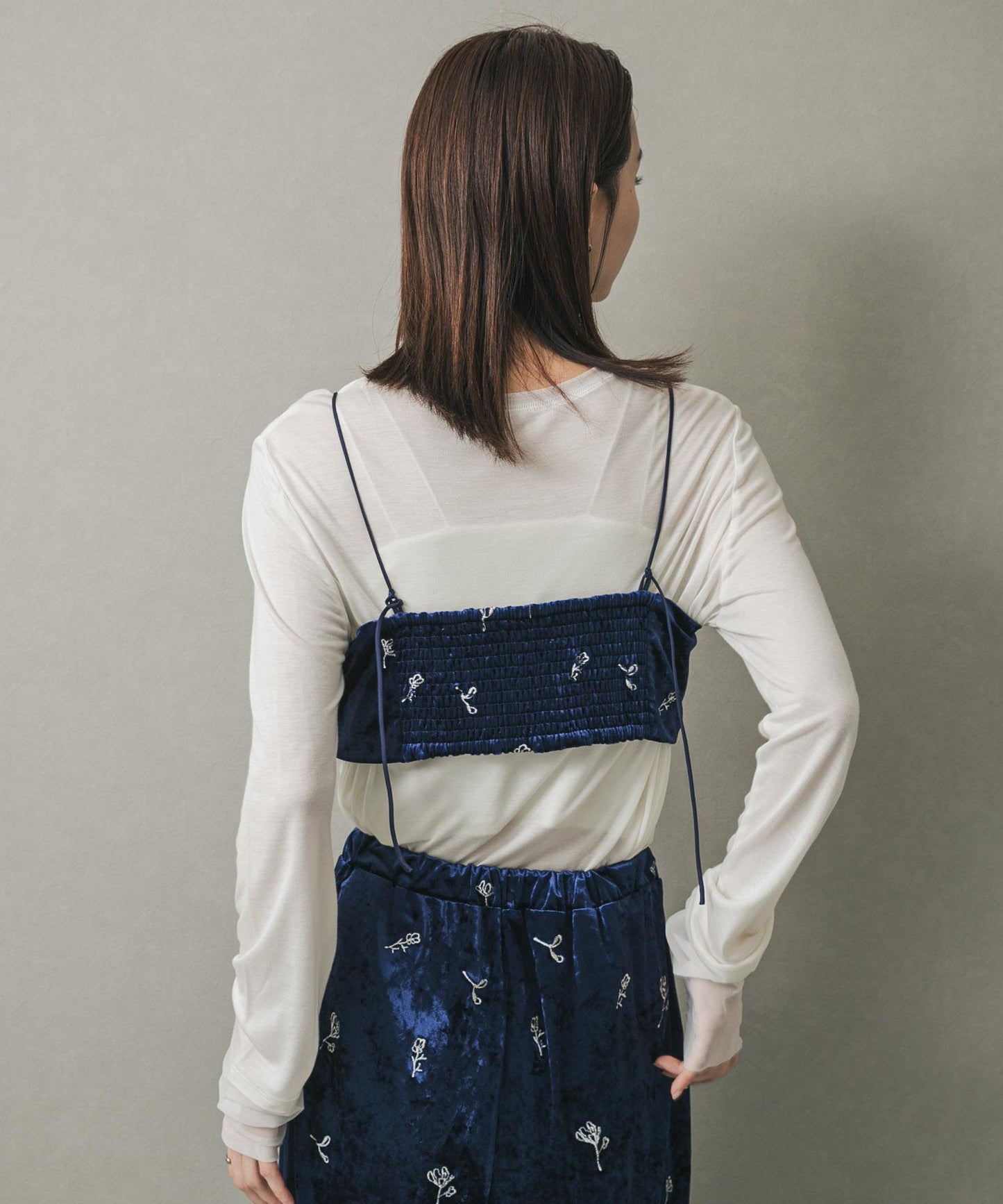 天鵝絨刺繡文胸吊帶