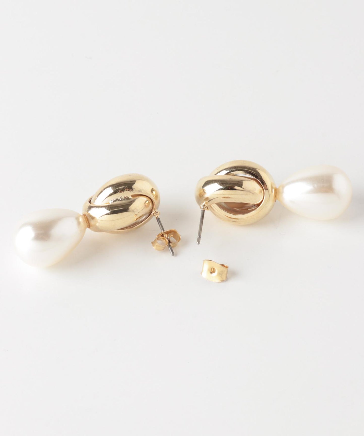 交叉環淚滴珍珠耳環