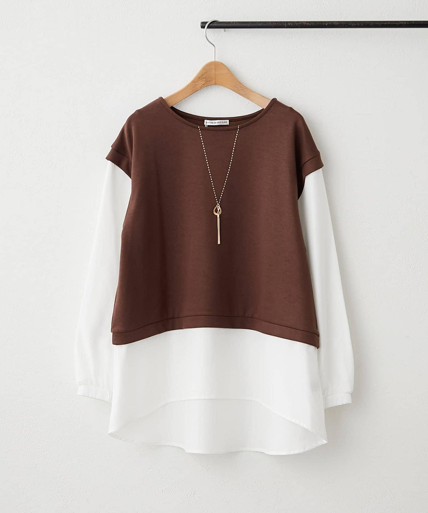 刺繡拼接套頭衫帶項鍊