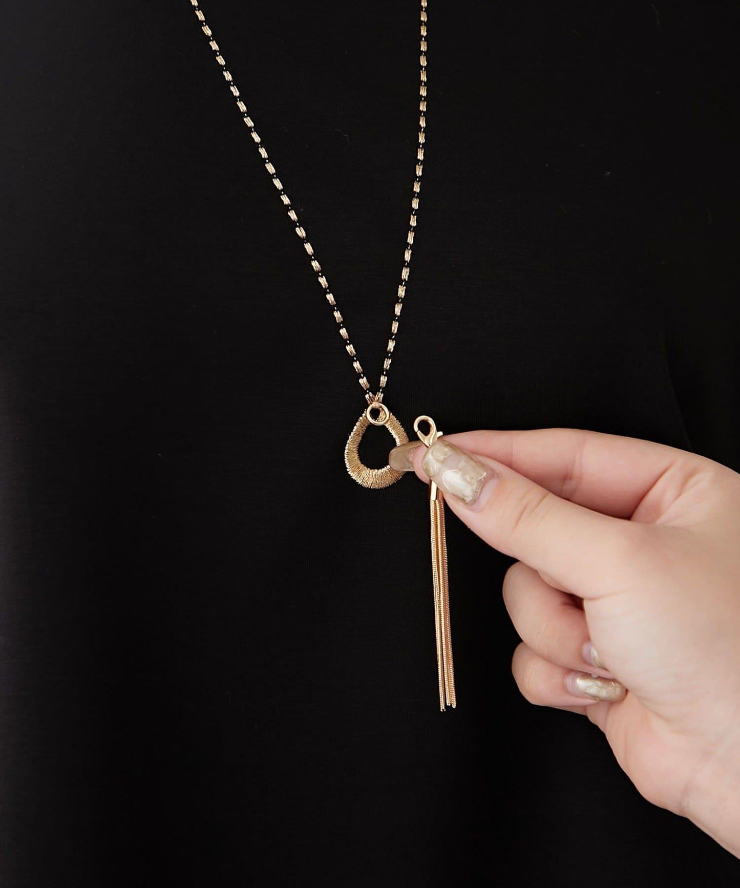 刺繡拼接套頭衫帶項鍊