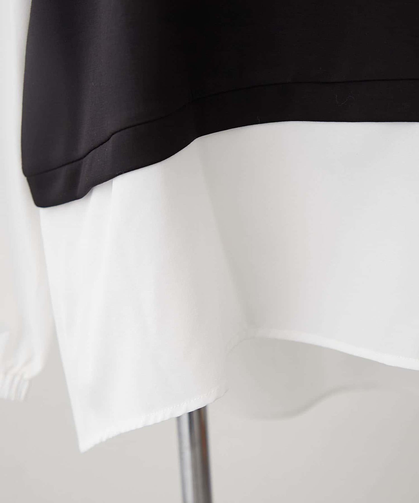 刺繡拼接套頭衫帶項鍊