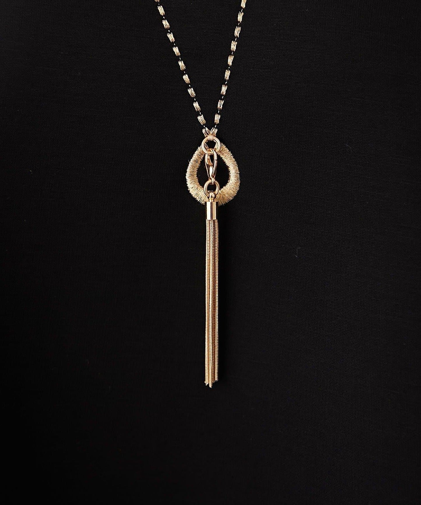 刺繡拼接套頭衫帶項鍊