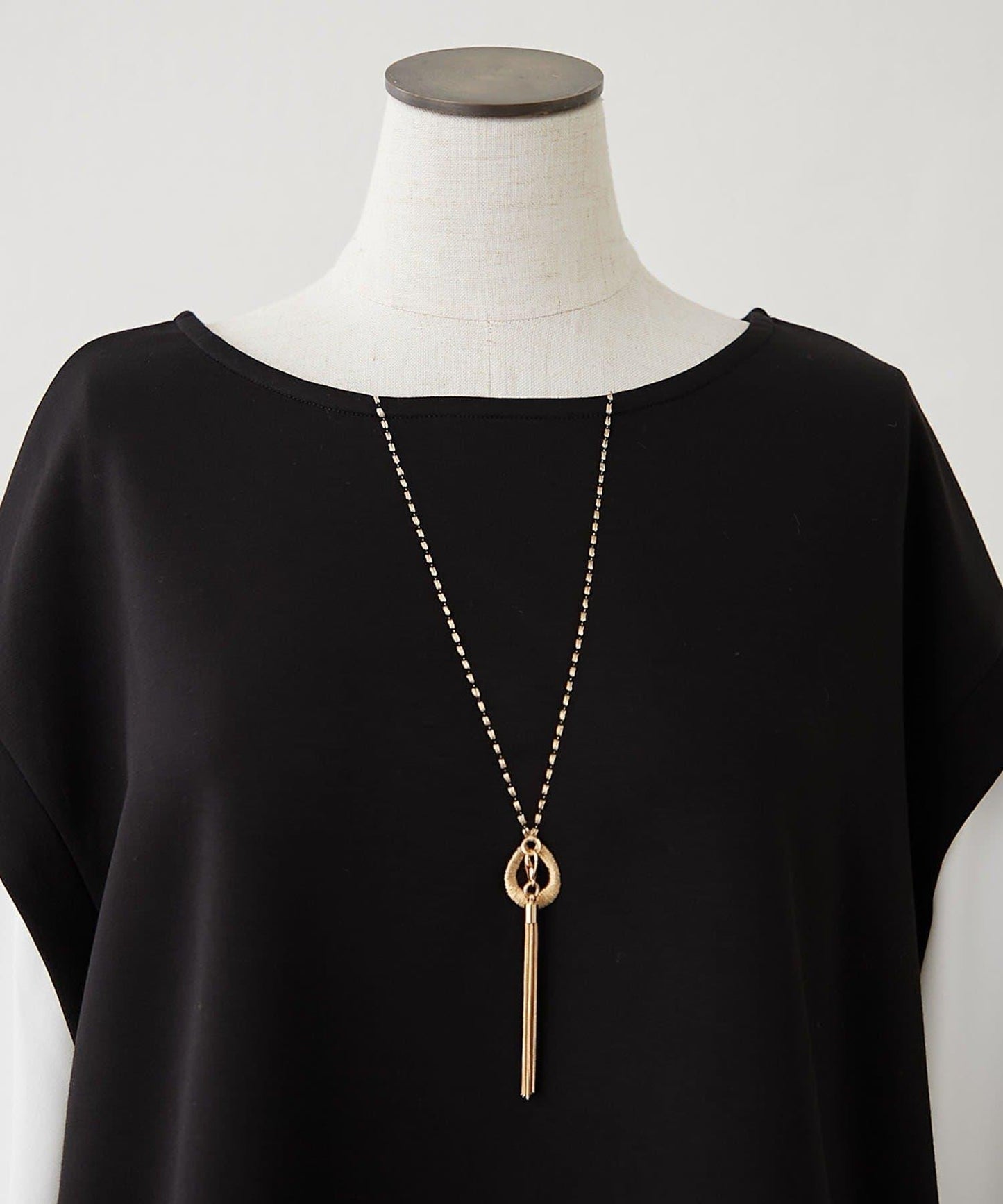 刺繡拼接套頭衫帶項鍊