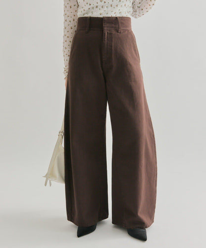 背部鏤空牛仔褲