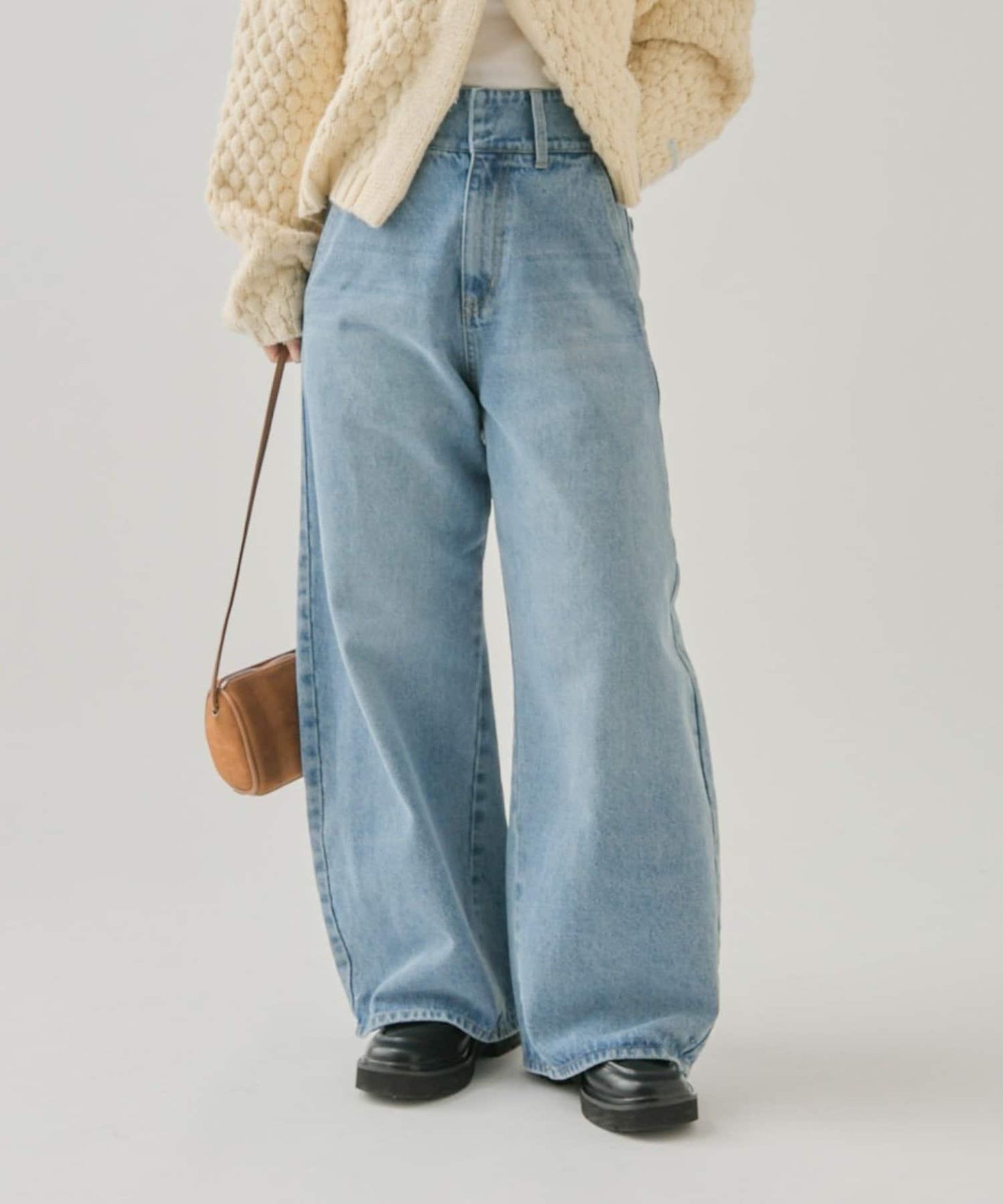 背部鏤空牛仔褲