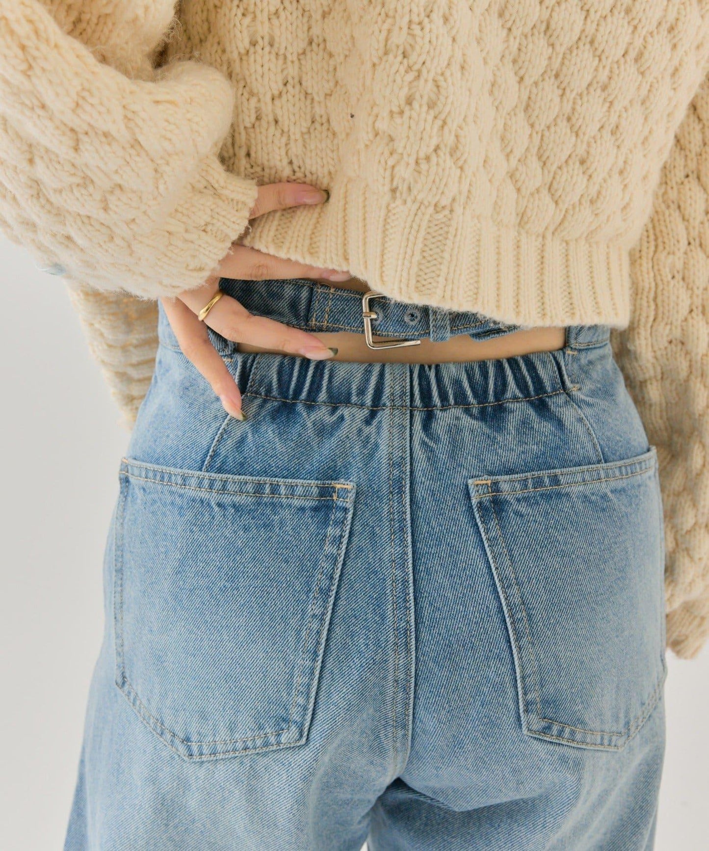 背部鏤空牛仔褲