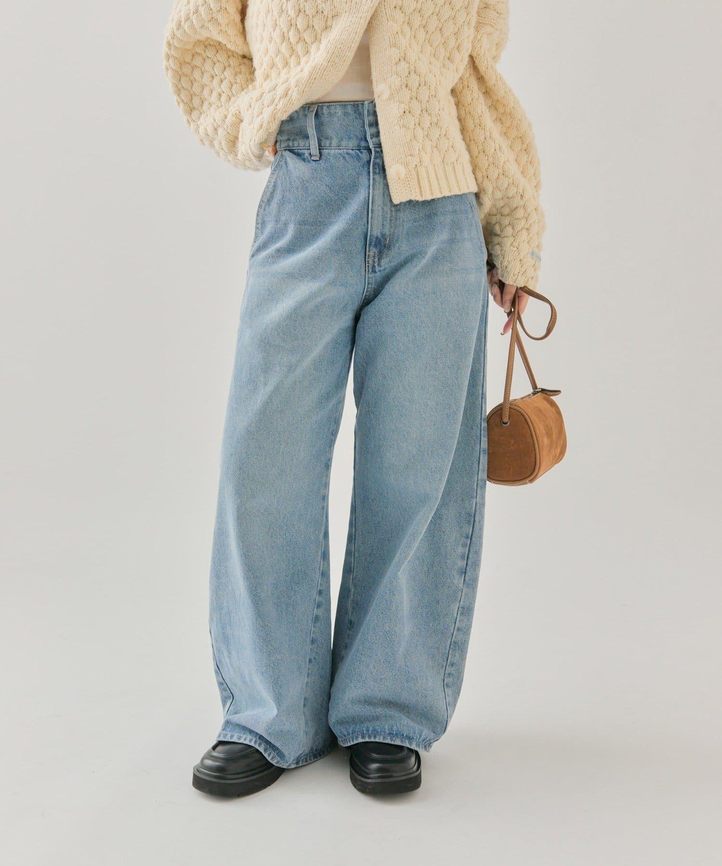 背部鏤空牛仔褲