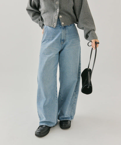 背部鏤空牛仔褲