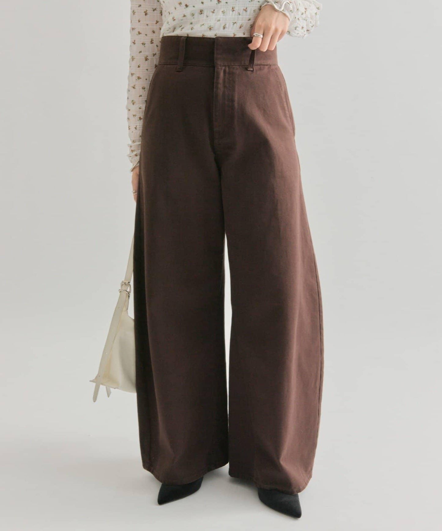 背部鏤空牛仔褲