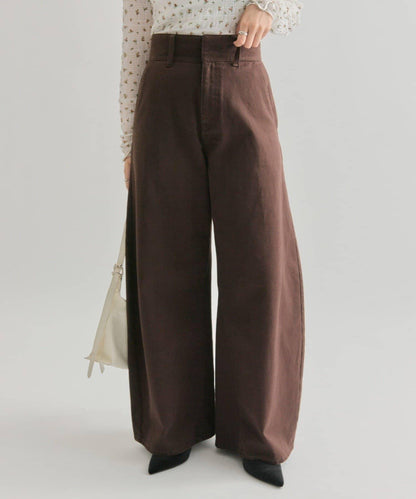 背部鏤空牛仔褲