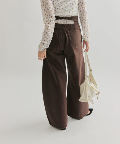 背部鏤空牛仔褲