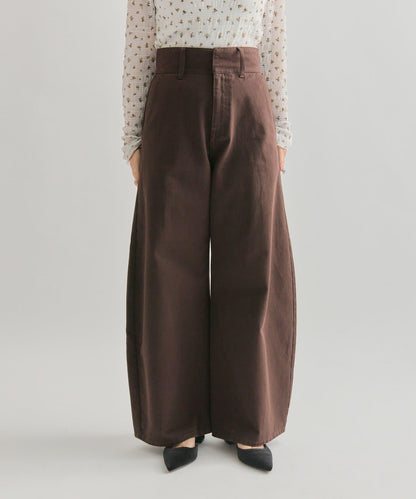 背部鏤空牛仔褲