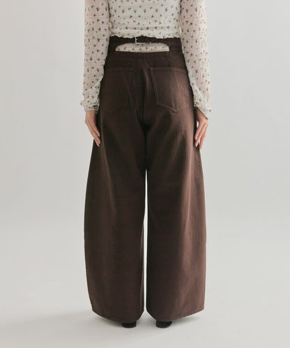 背部鏤空牛仔褲