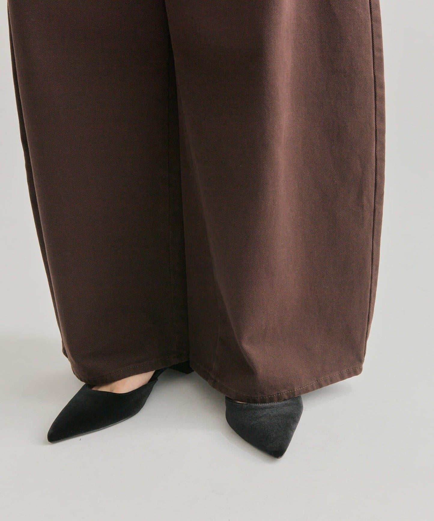 背部鏤空牛仔褲