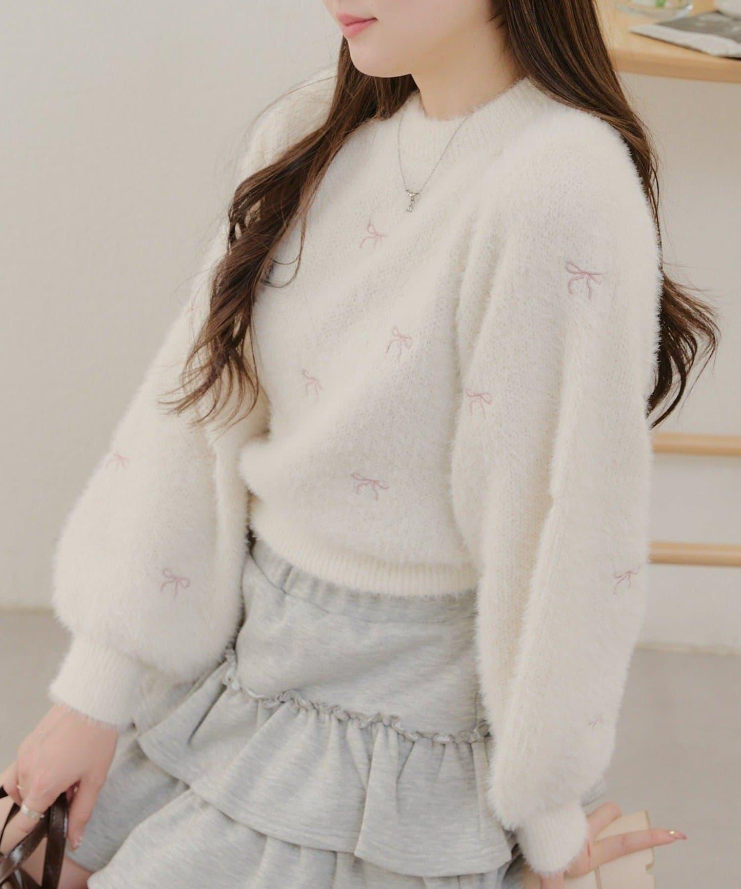 蝴蝶結刺繡羽毛針織衫