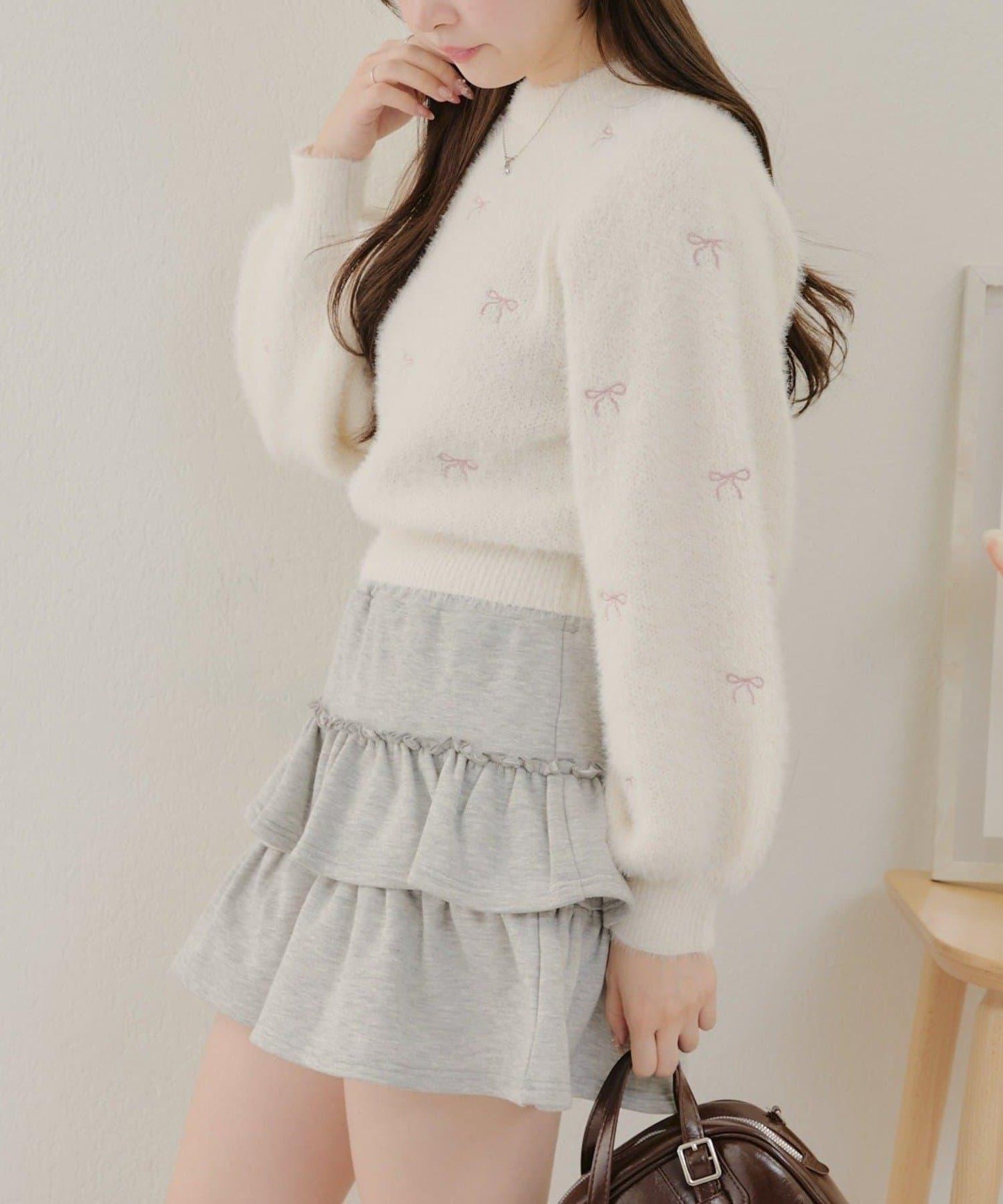 蝴蝶結刺繡羽毛針織衫