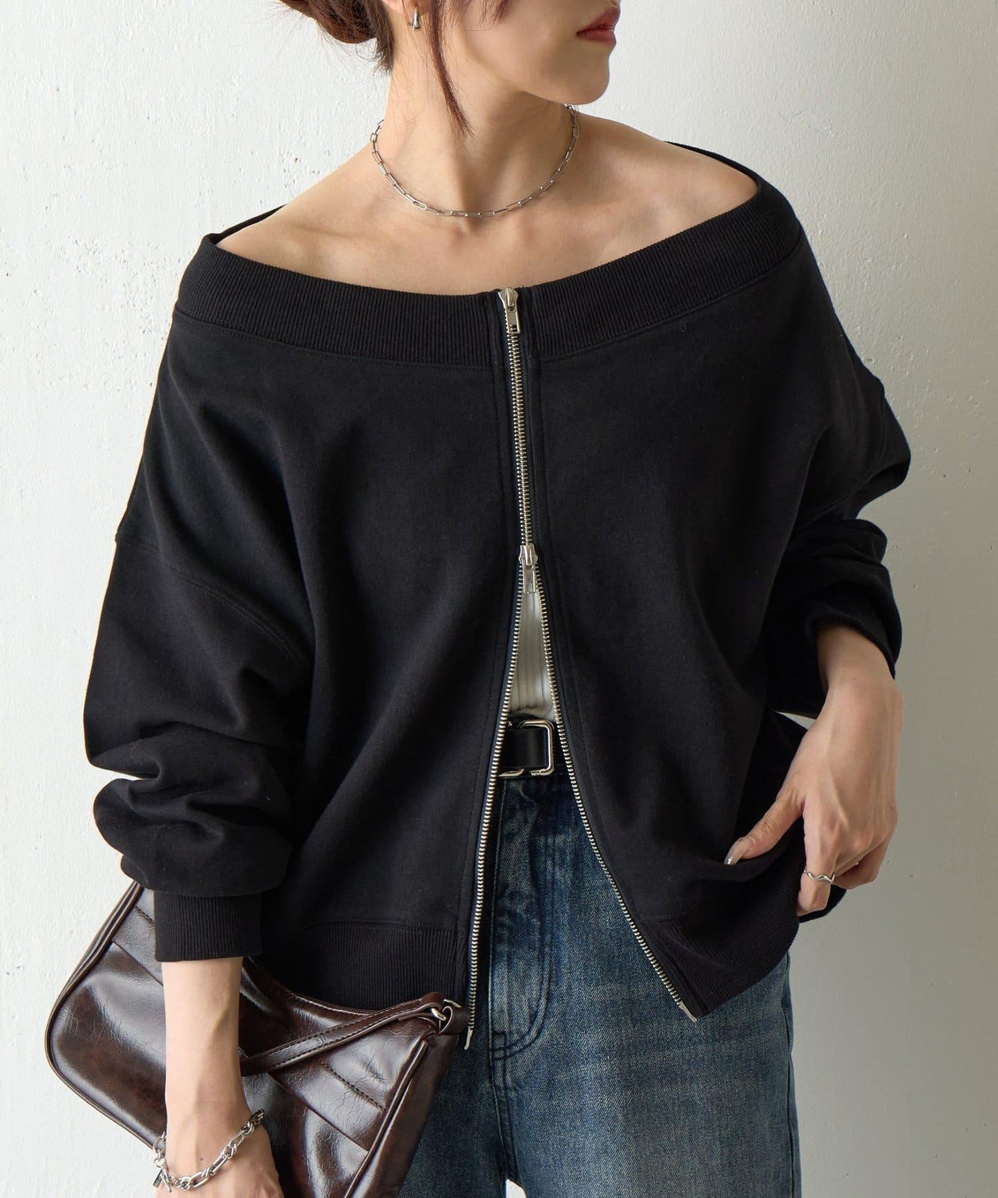 箱型露肩拉鍊上衣