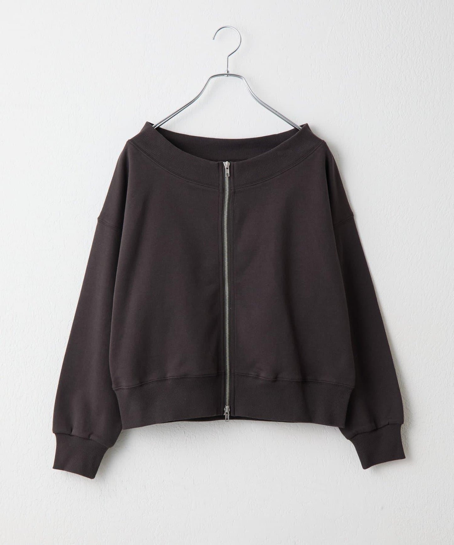 箱型露肩拉鍊上衣