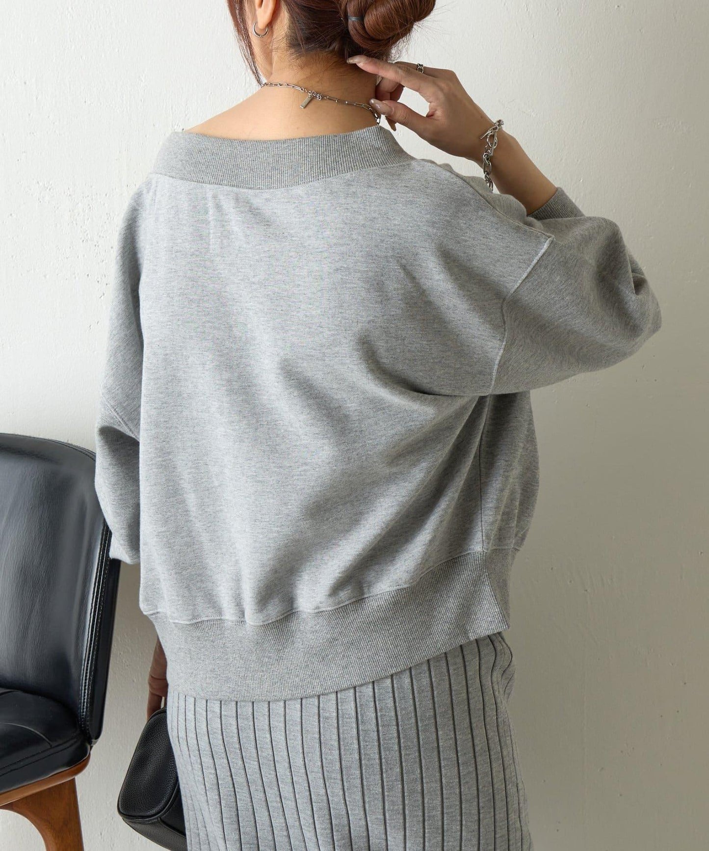 箱型露肩拉鍊上衣