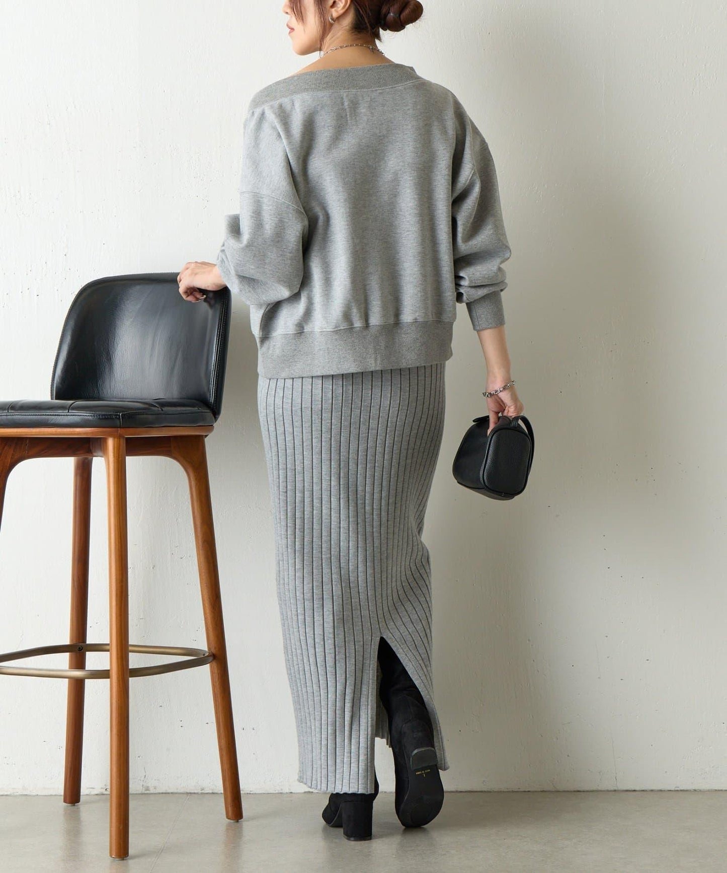 箱型露肩拉鍊上衣