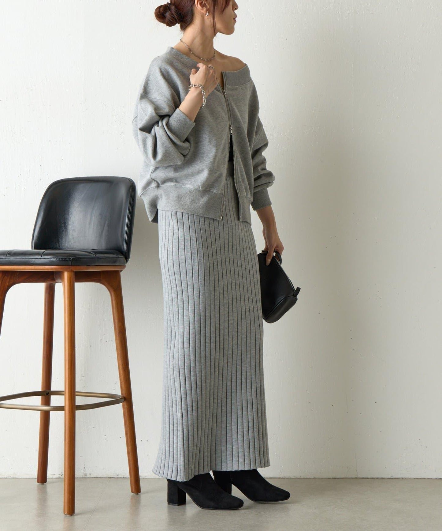 箱型露肩拉鍊上衣