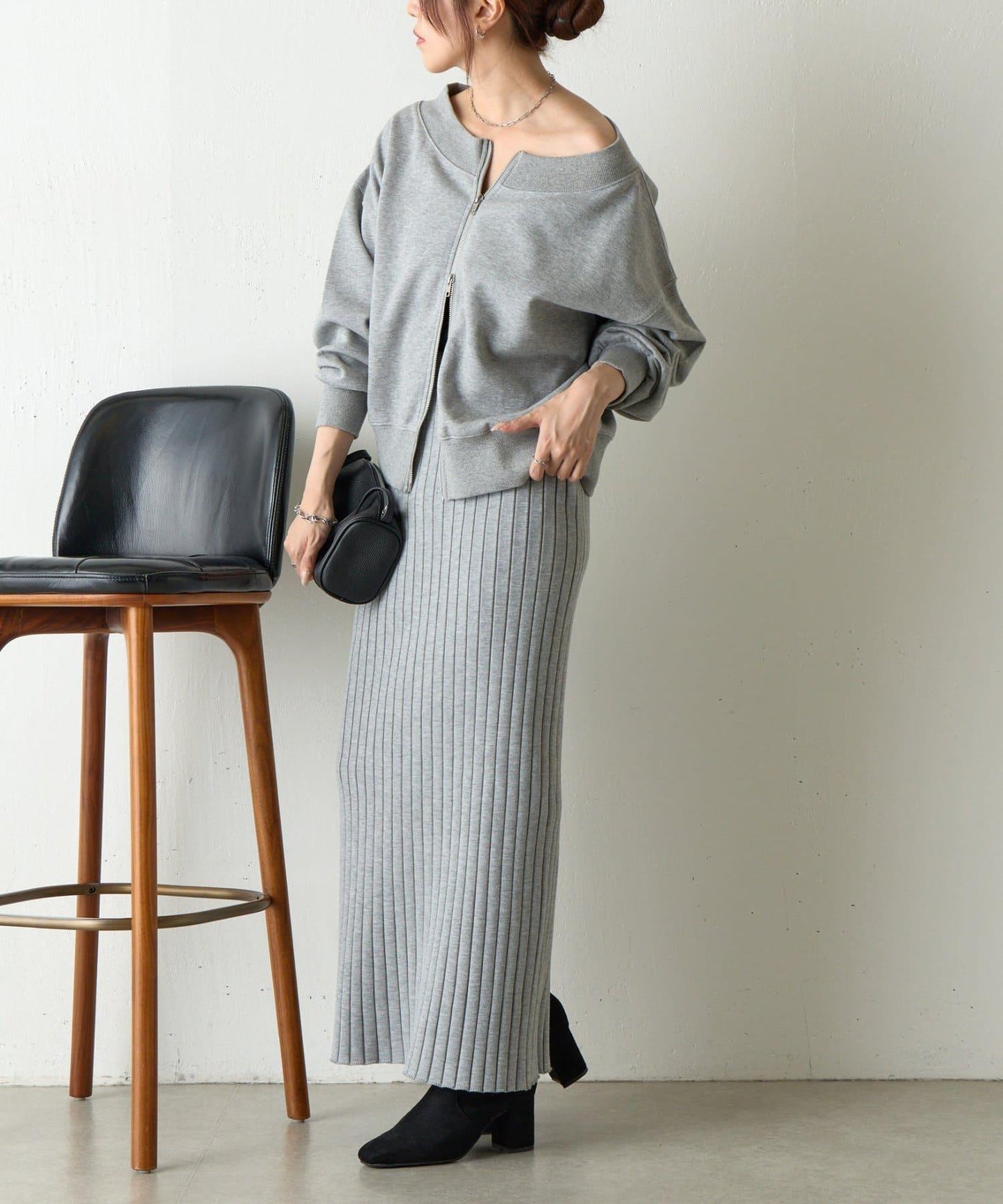 箱型露肩拉鍊上衣