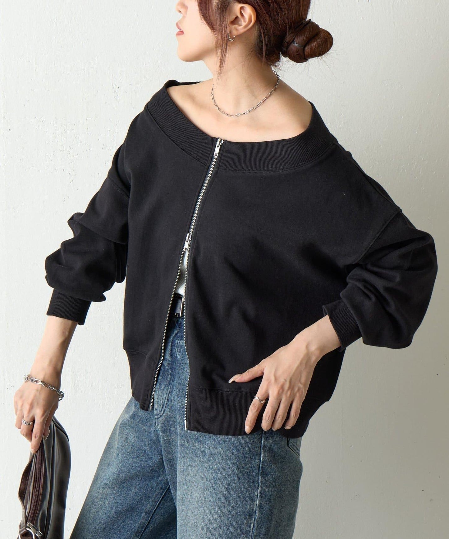 箱型露肩拉鍊上衣