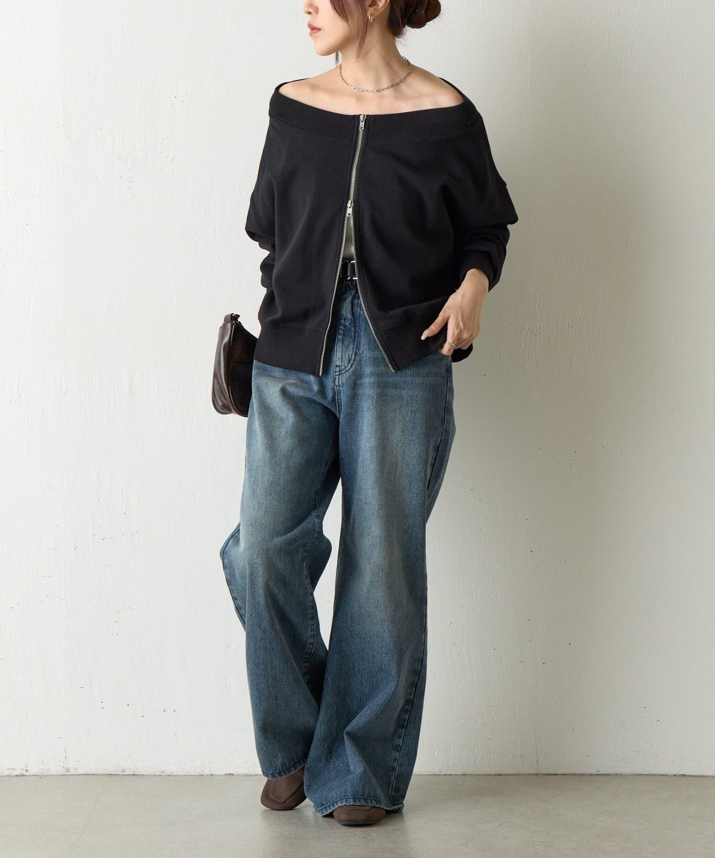 箱型露肩拉鍊上衣