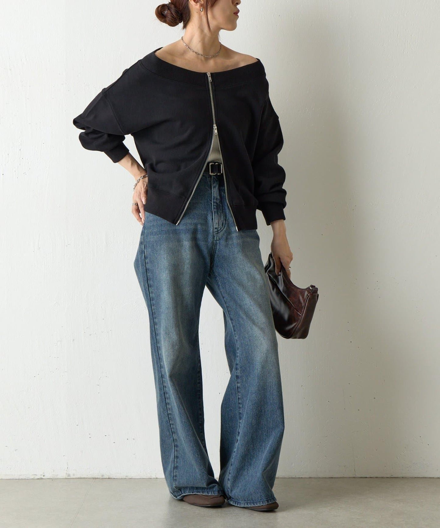 箱型露肩拉鍊上衣