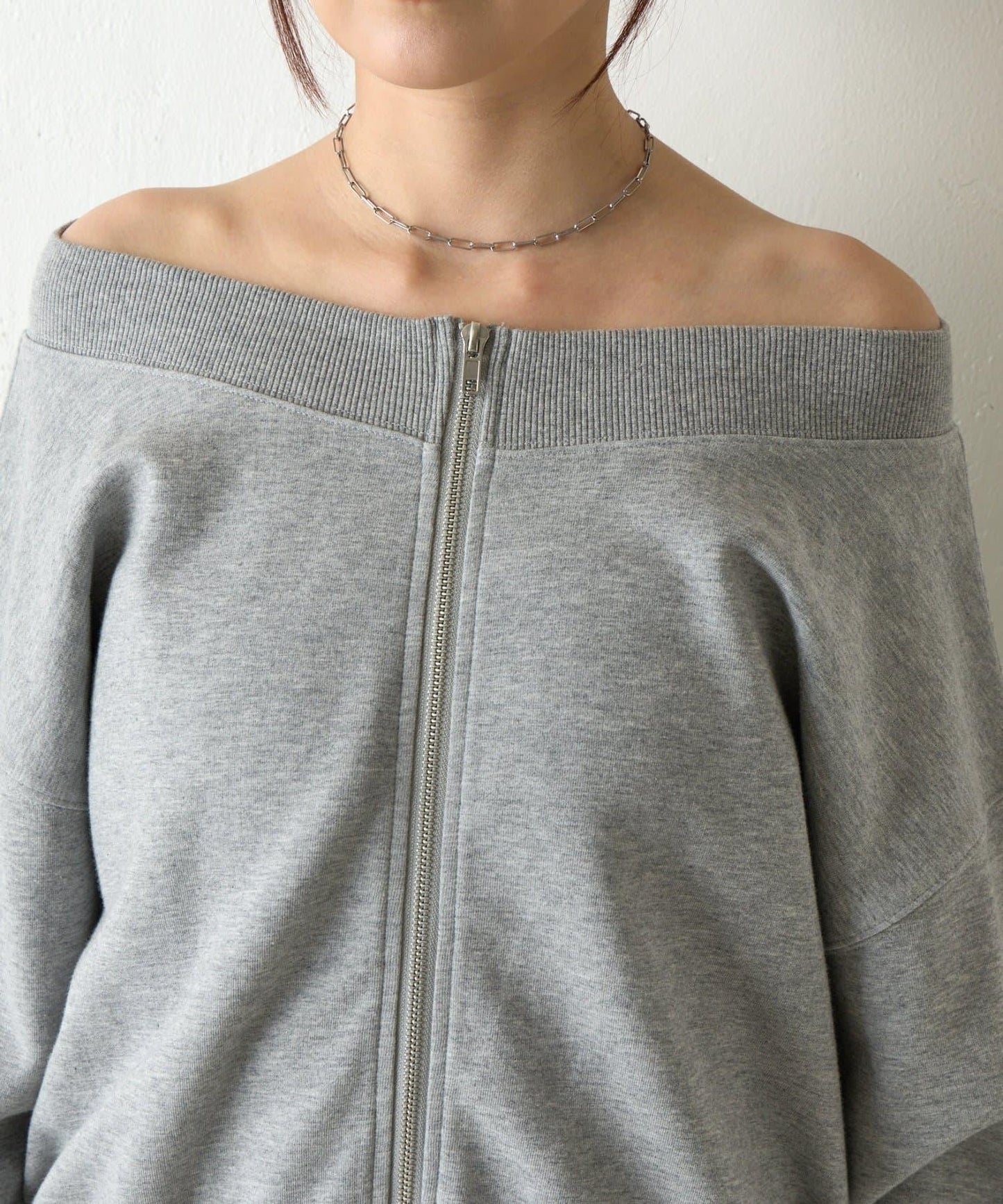 箱型露肩拉鍊上衣