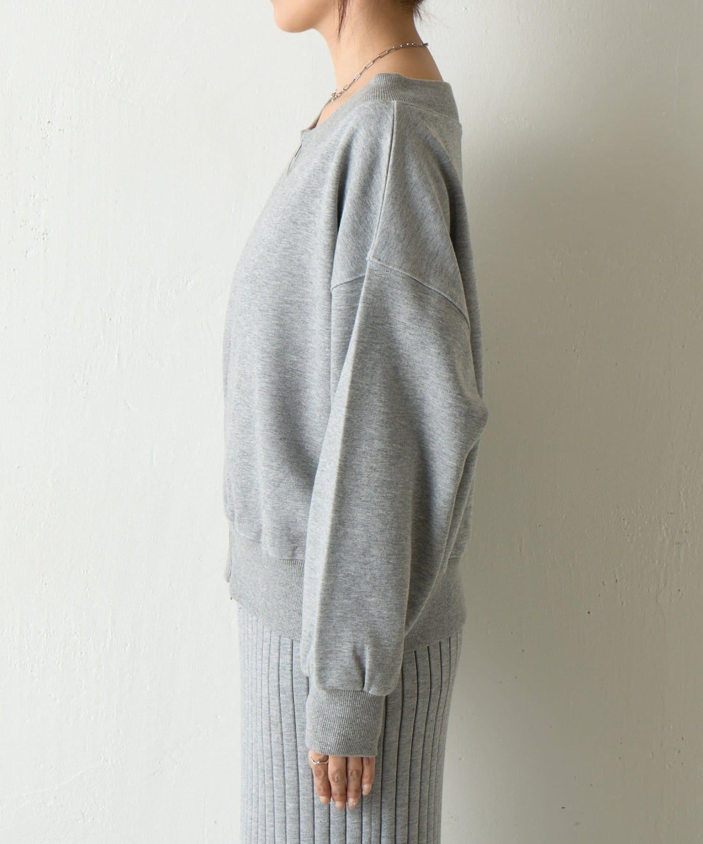 箱型露肩拉鍊上衣