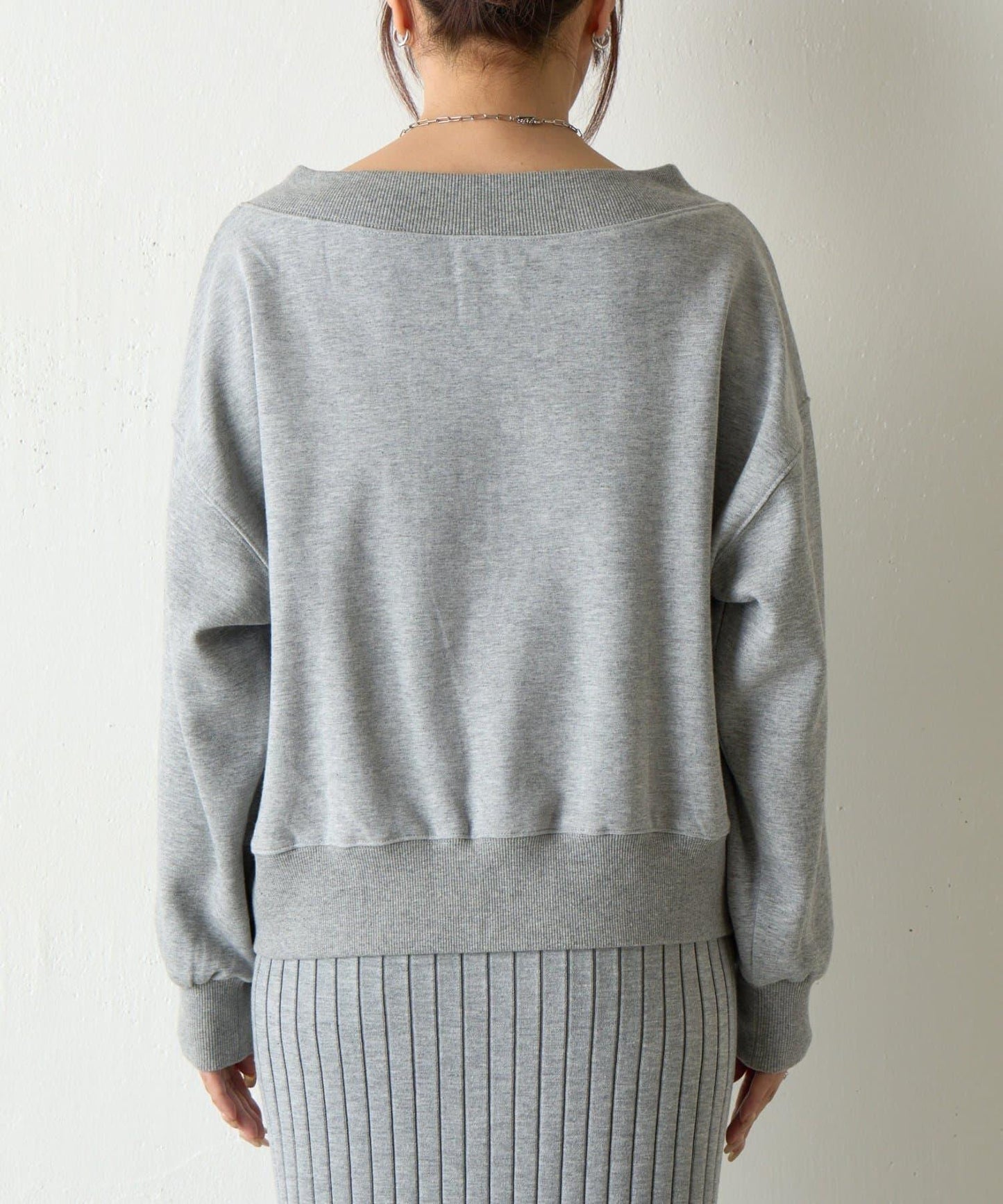 箱型露肩拉鍊上衣