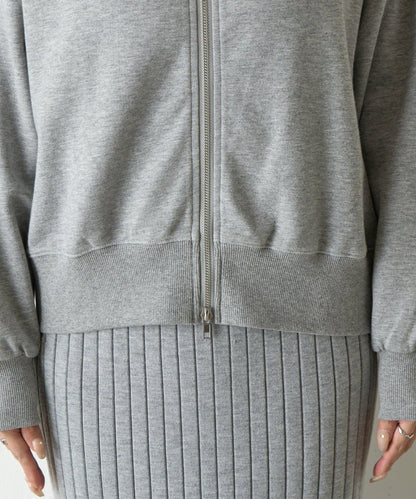 箱型露肩拉鍊上衣