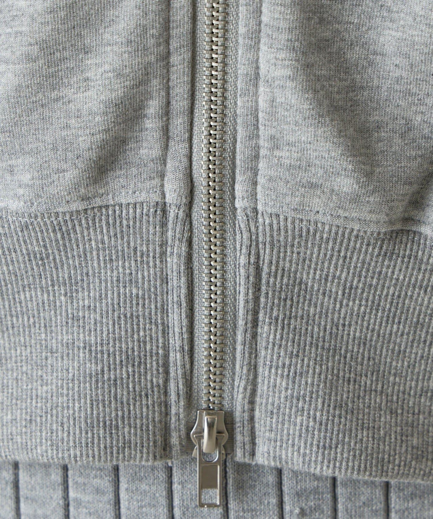 箱型露肩拉鍊上衣