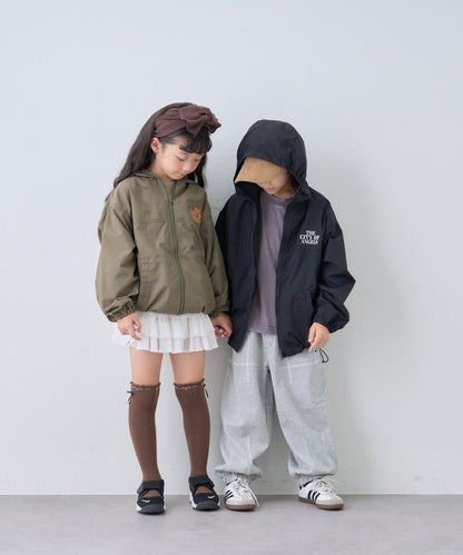 【KIDS】背部刺繡連帽衝鋒衣