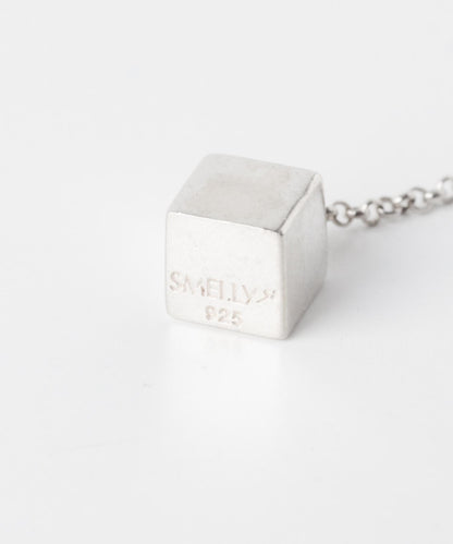 SMELLY so' 立方體鏈條耳環