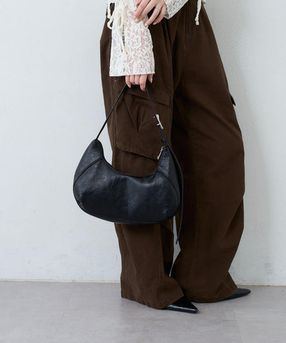 【2WAY/可收納500ml塑料瓶】半月造型單肩包