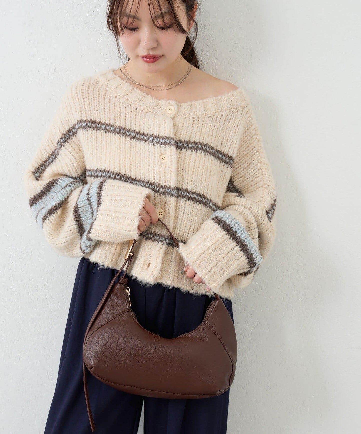 【2WAY/可收納500ml塑料瓶】半月造型單肩包