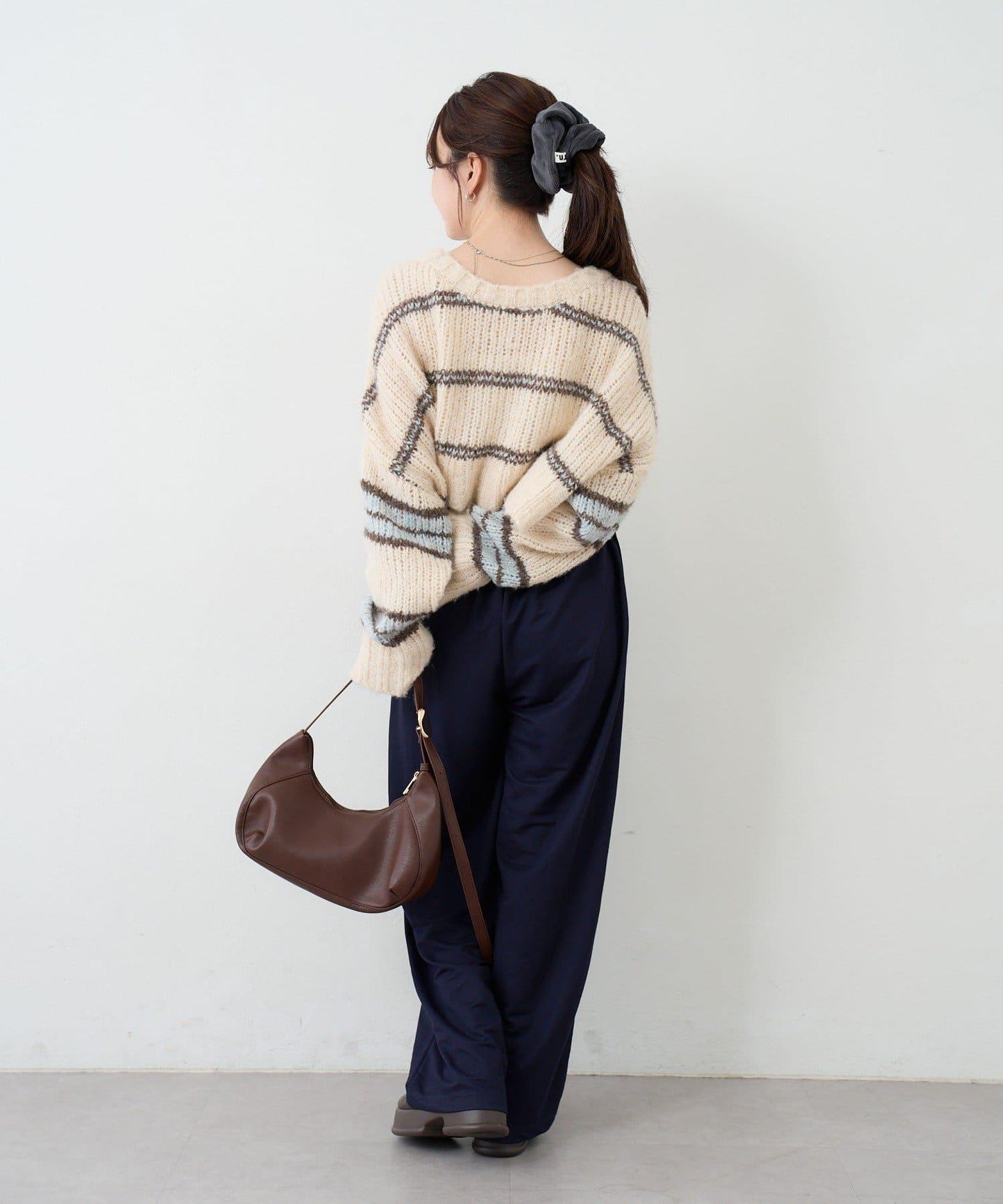 【2WAY/可收納500ml塑料瓶】半月造型單肩包