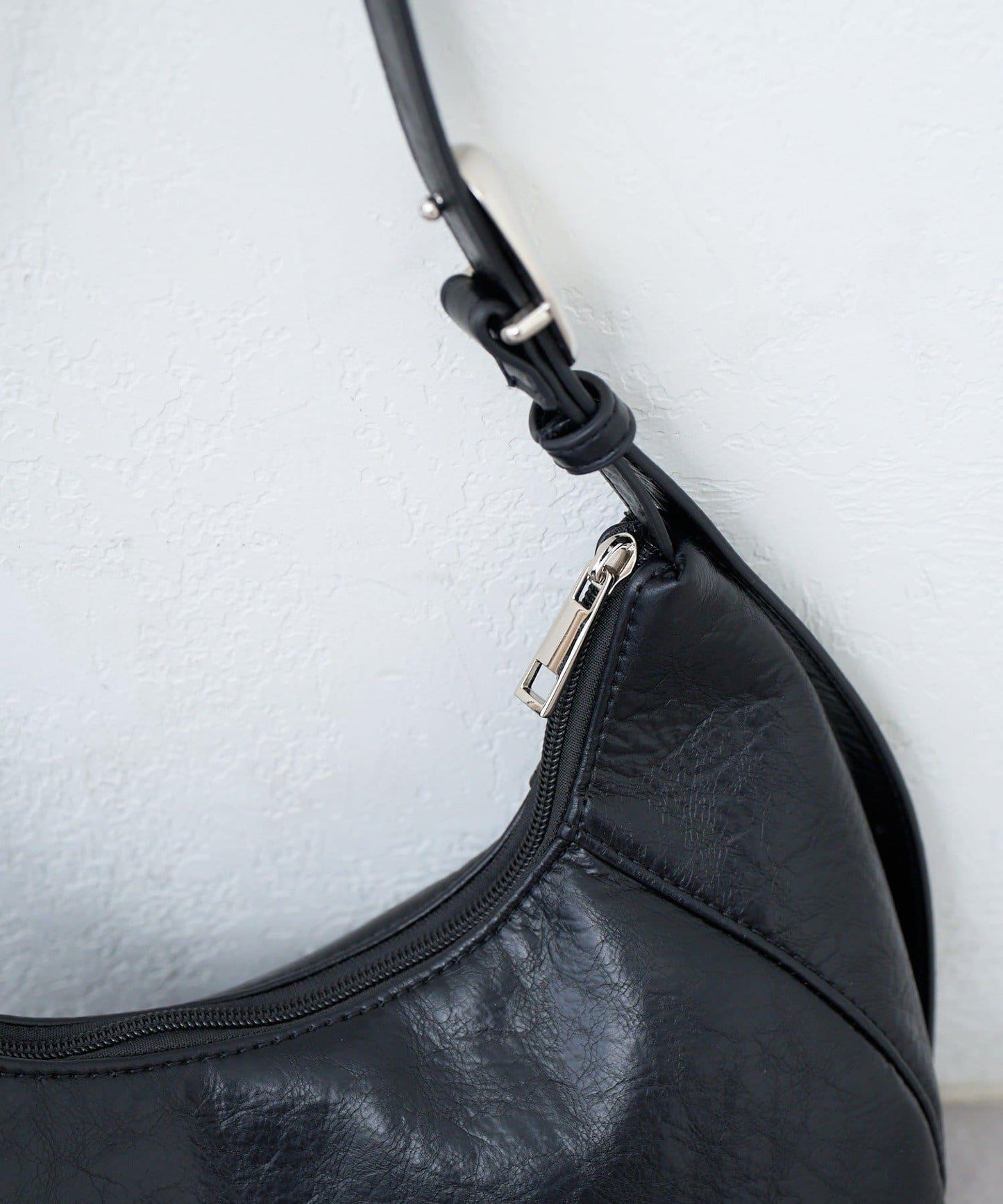 【2WAY/可收納500ml塑料瓶】半月造型單肩包