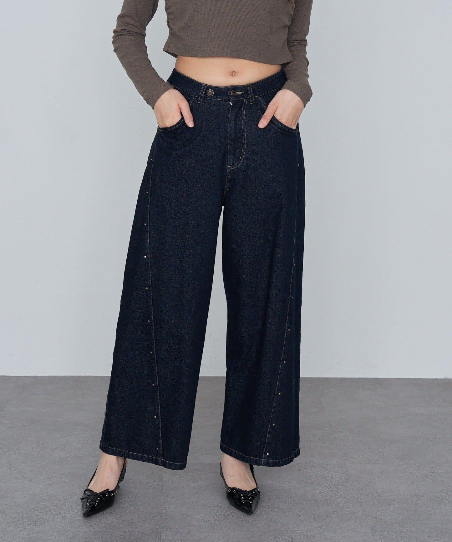 鉚釘裝飾寬鬆牛仔褲