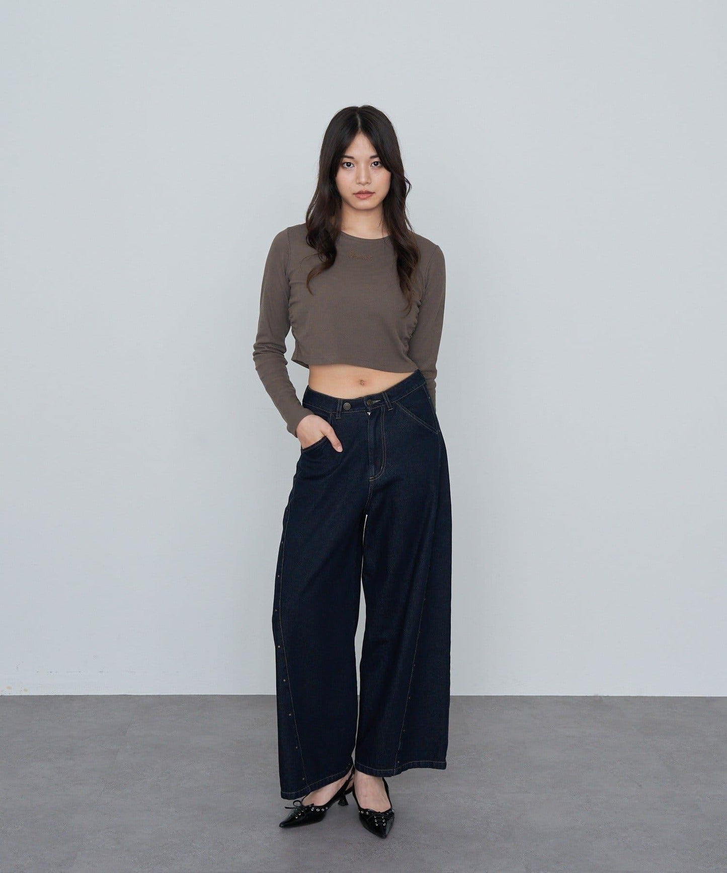 鉚釘裝飾寬鬆牛仔褲