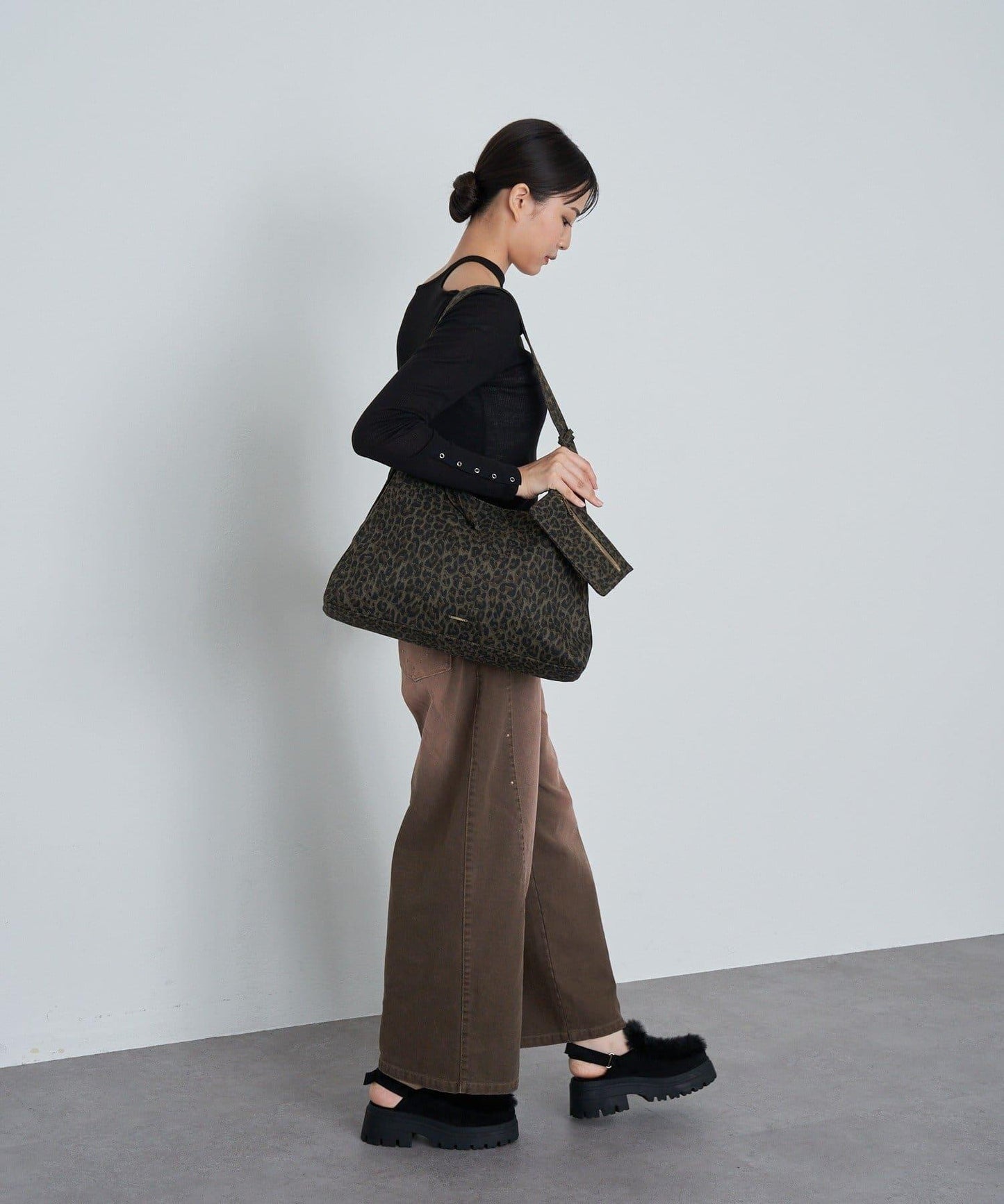 鉚釘裝飾寬鬆牛仔褲