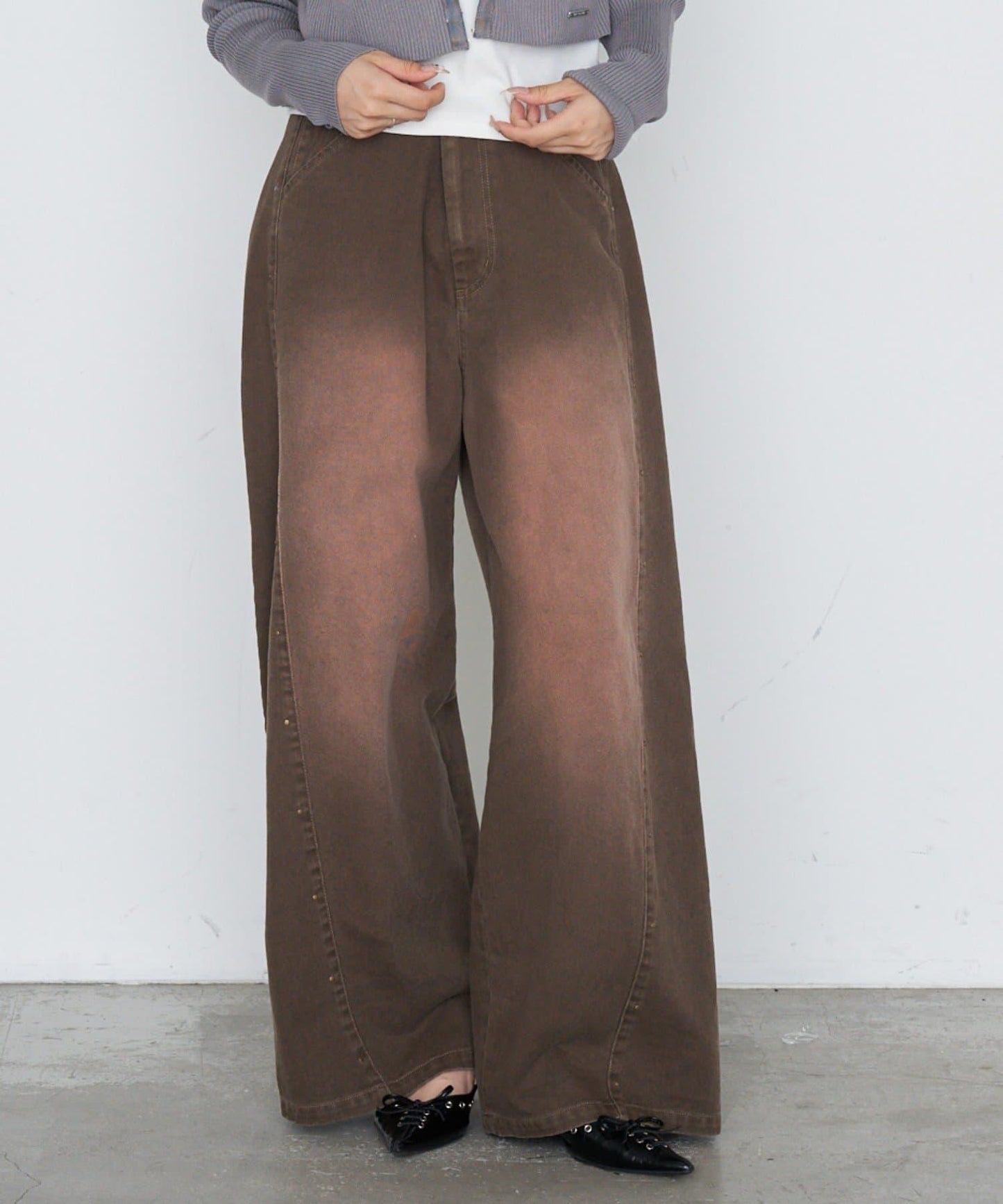 鉚釘裝飾寬鬆牛仔褲