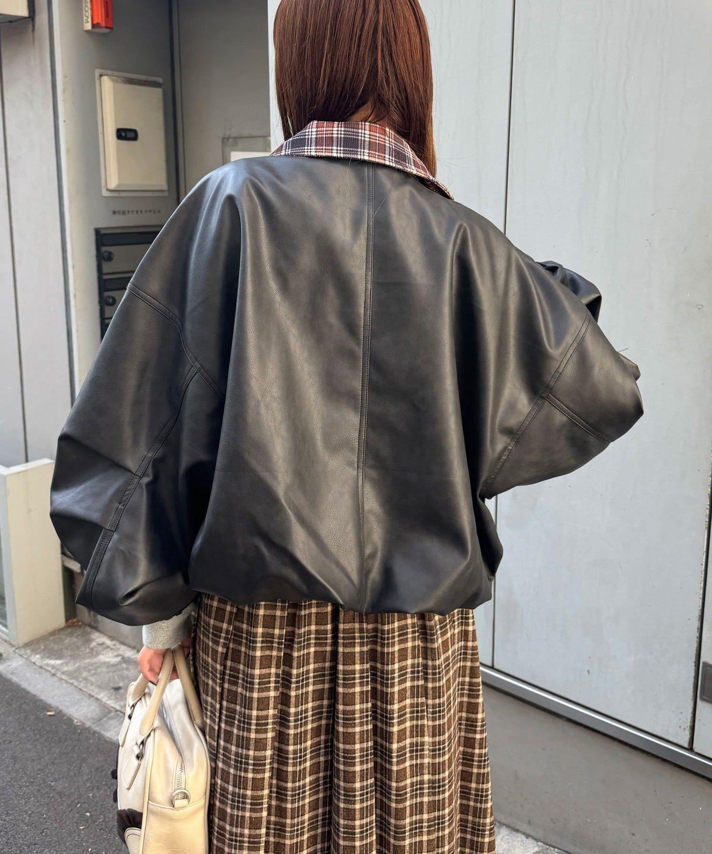 格紋翻領仿皮革泡泡短款夾克
