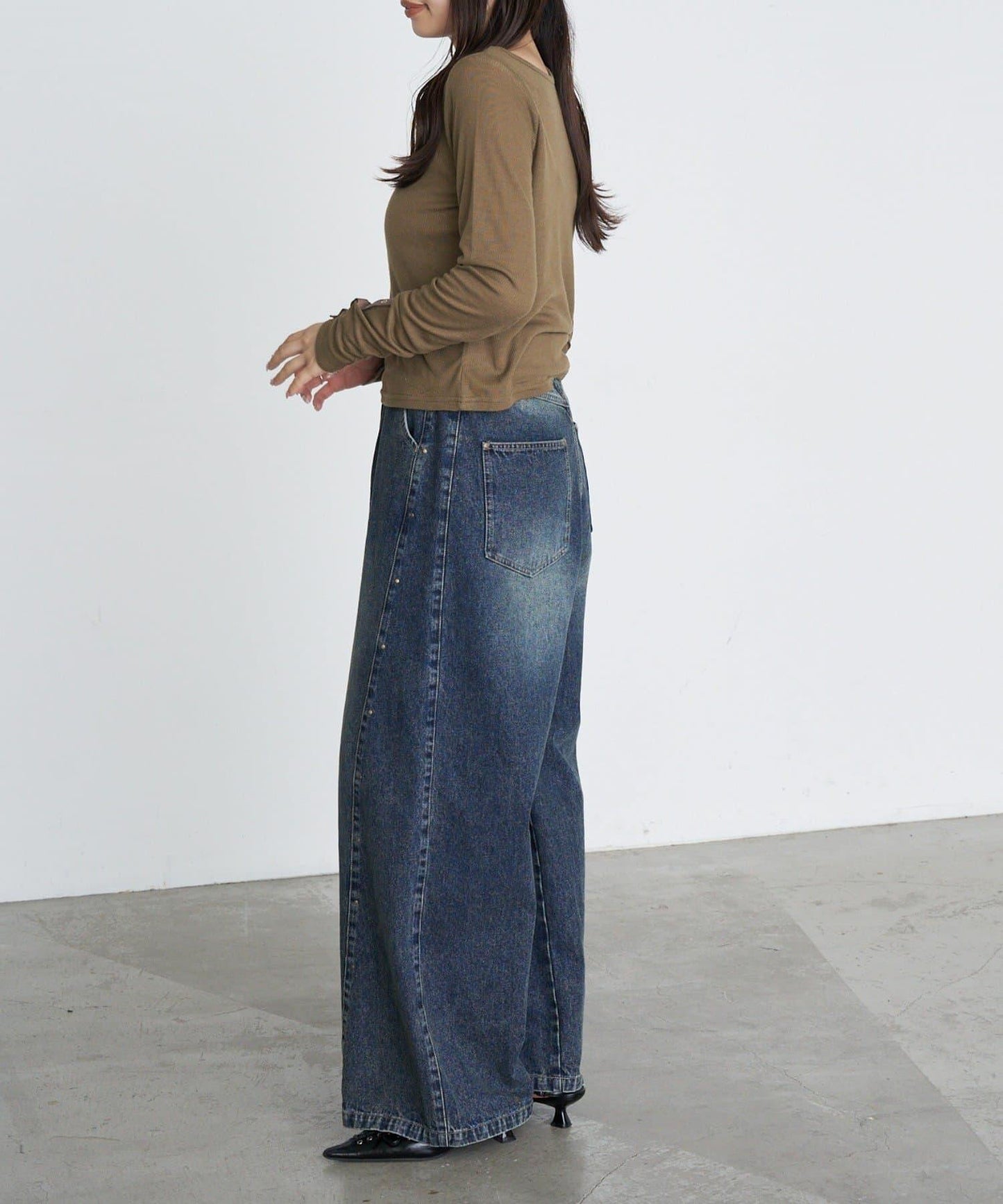 鉚釘裝飾寬鬆牛仔褲