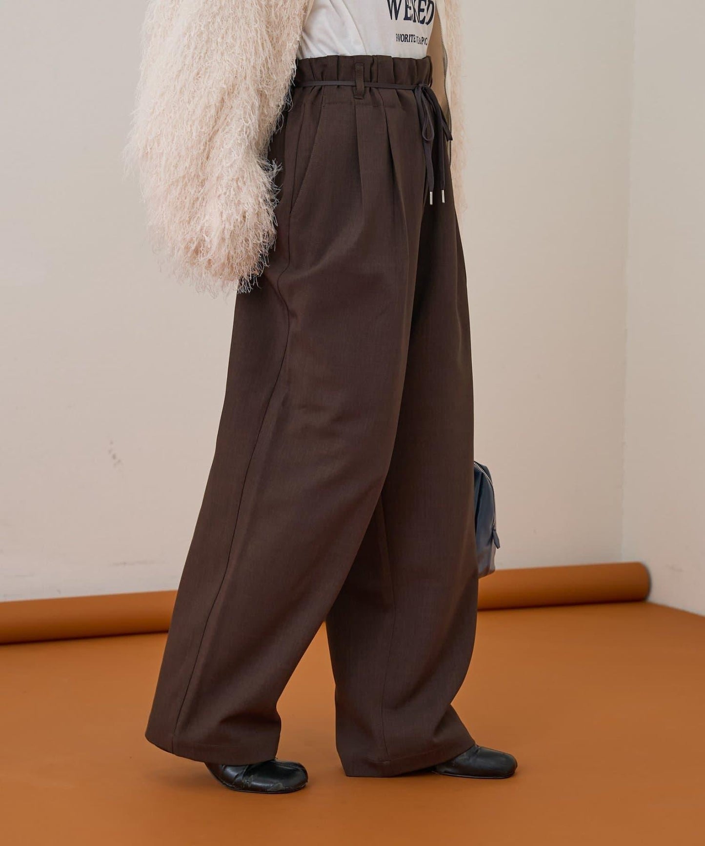 【收腰顯瘦！】附帶繫帶腰帶褶皺寬鬆休閒長褲