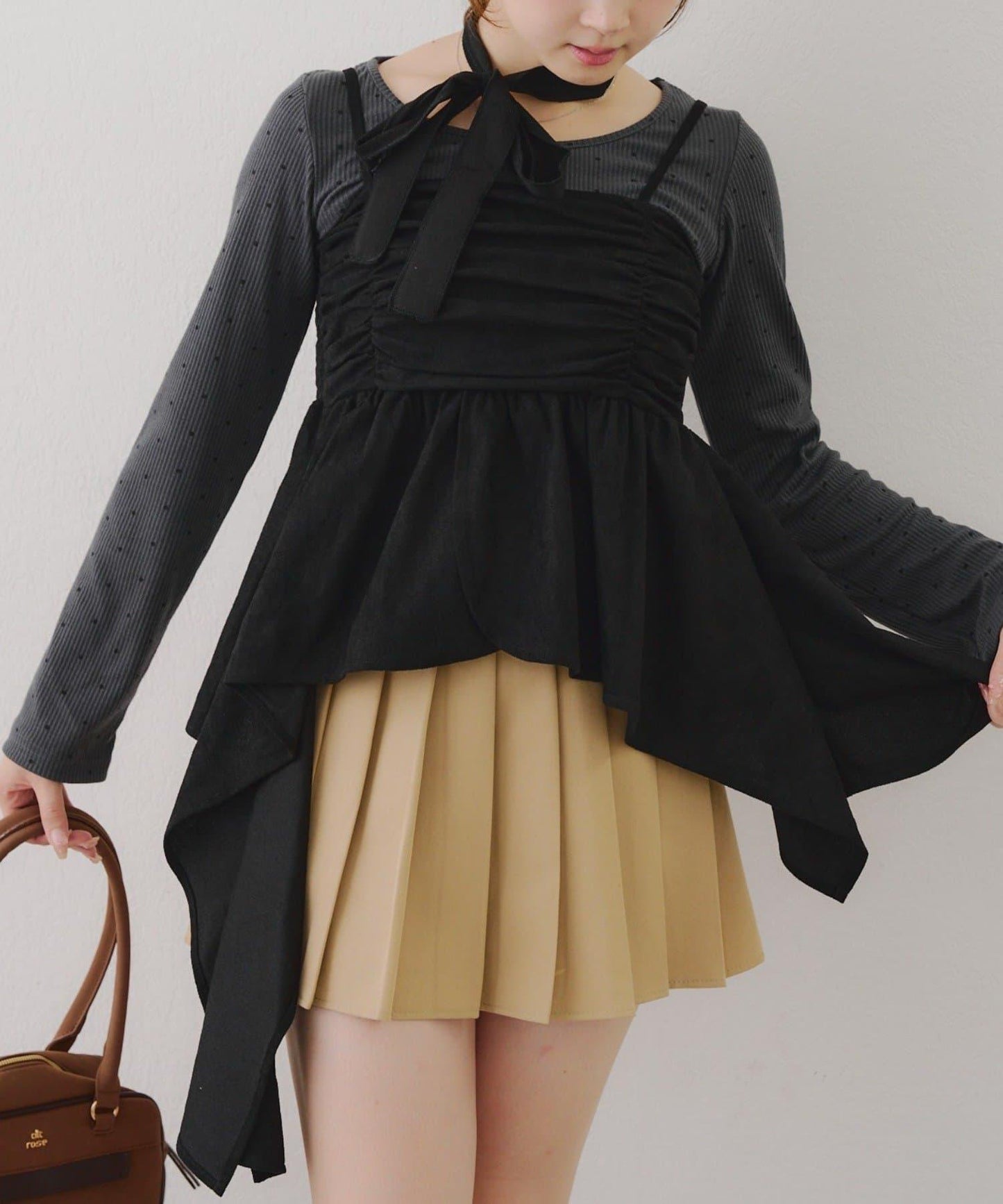 附項鍊頸圈設計顯身材【RMAF】不對稱下襬吊帶長款上衣