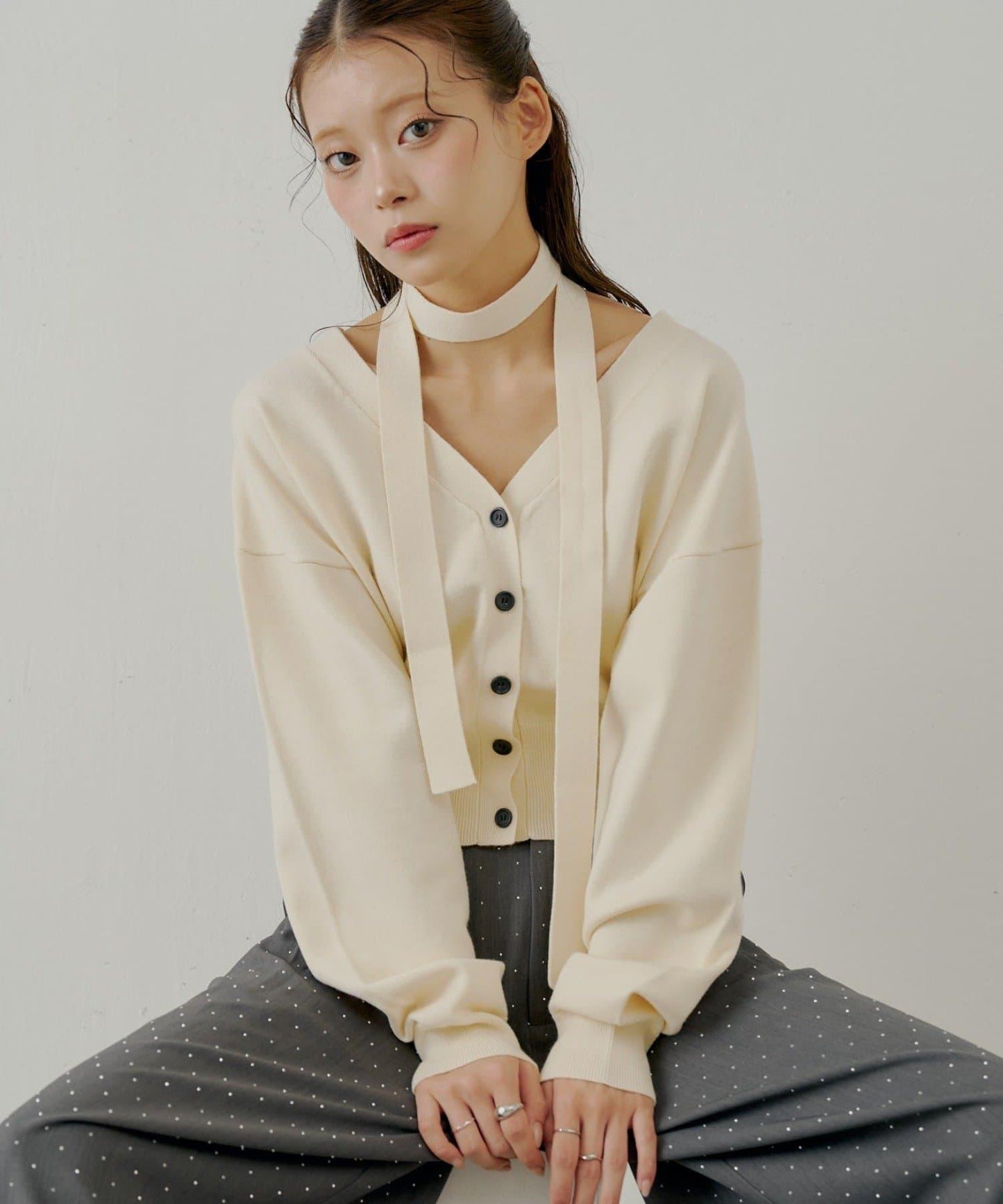 【Chico】帶領帶V領修身針織衫